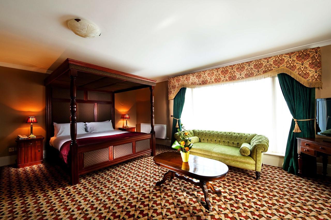 Riverbank House Hotel Ferrybank Esterno foto