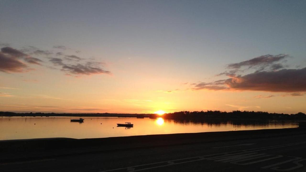 Riverbank House Hotel Ferrybank Esterno foto