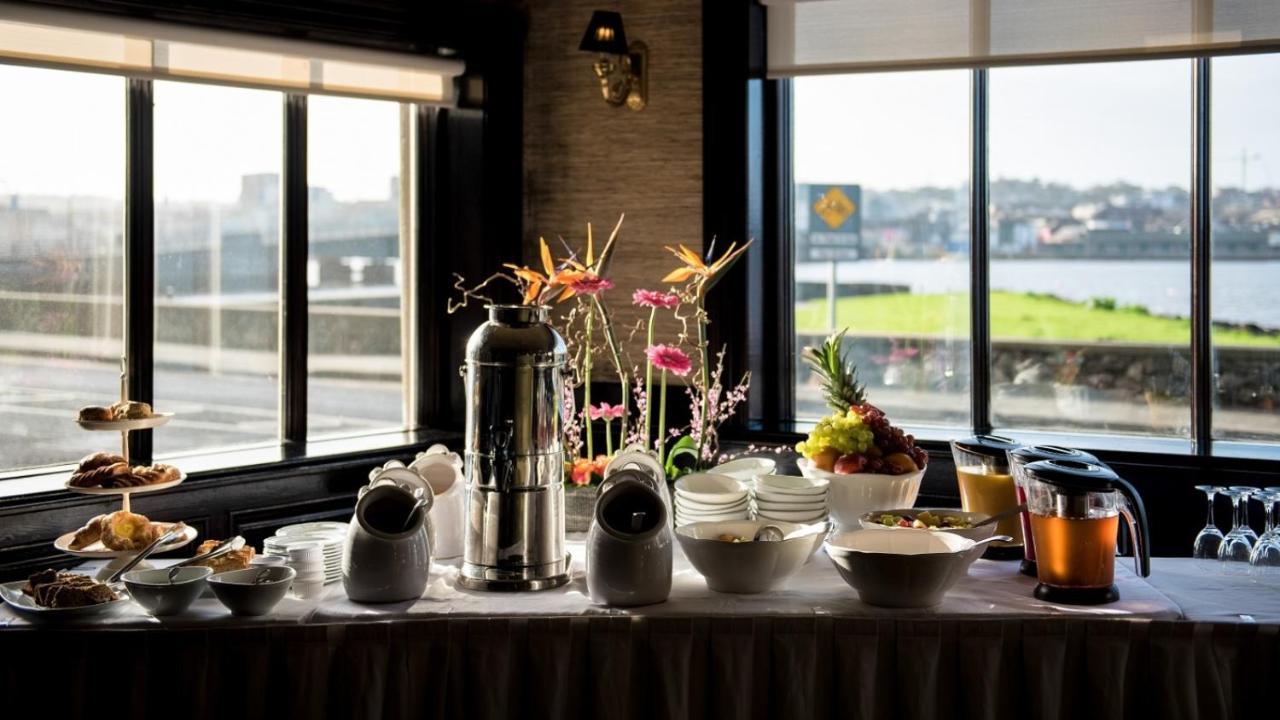 Riverbank House Hotel Ferrybank Esterno foto