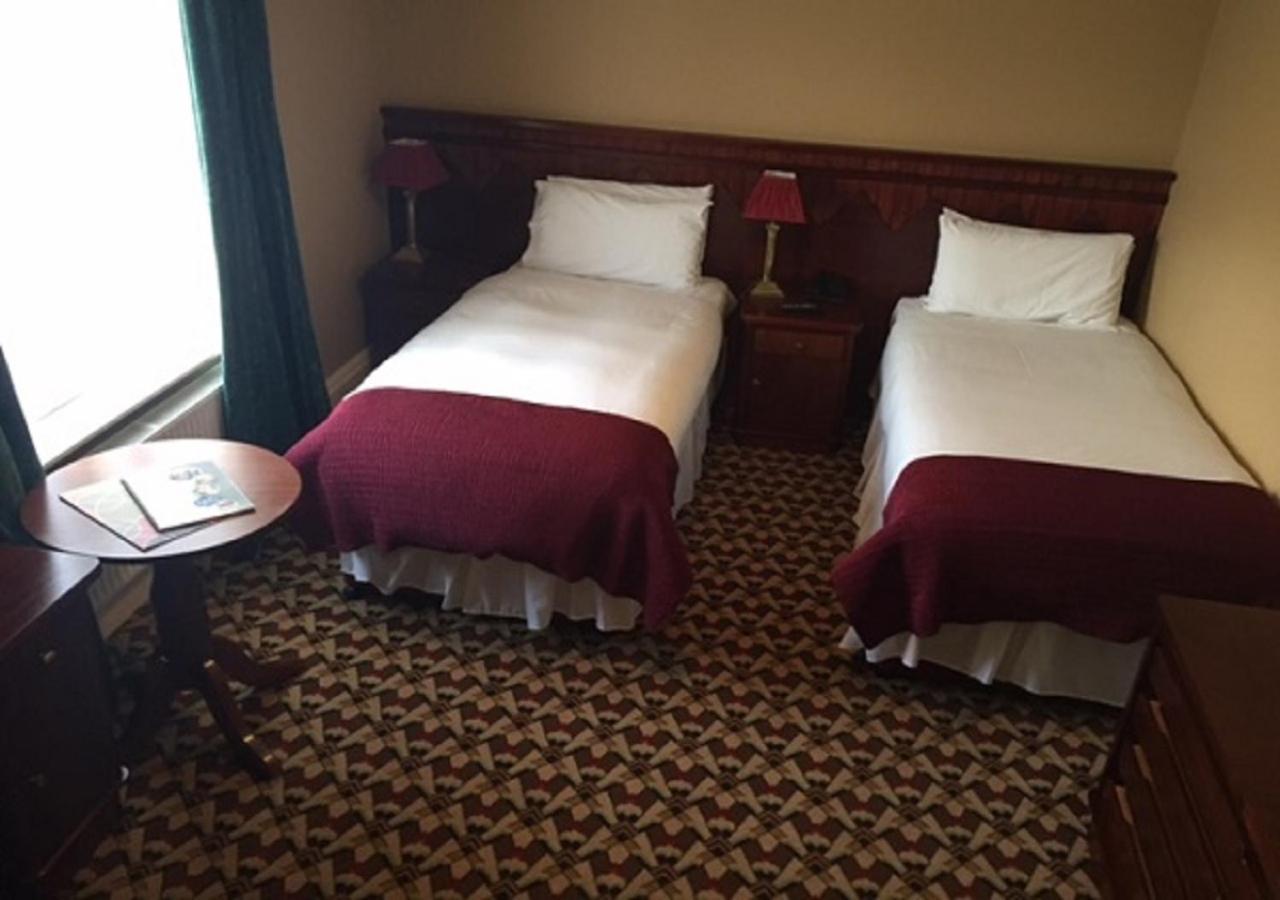 Riverbank House Hotel Ferrybank Esterno foto